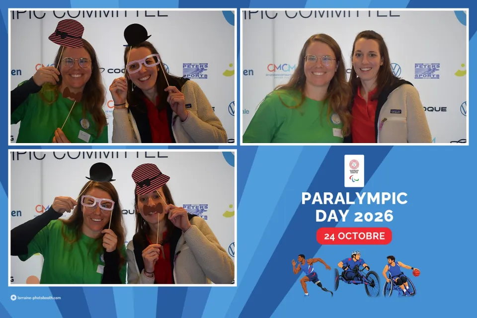 Tirage du Paralympic Day 2026 : trois prises de deux participantes avec chapeaux et lunettes en carton, à côté du logo de la journée