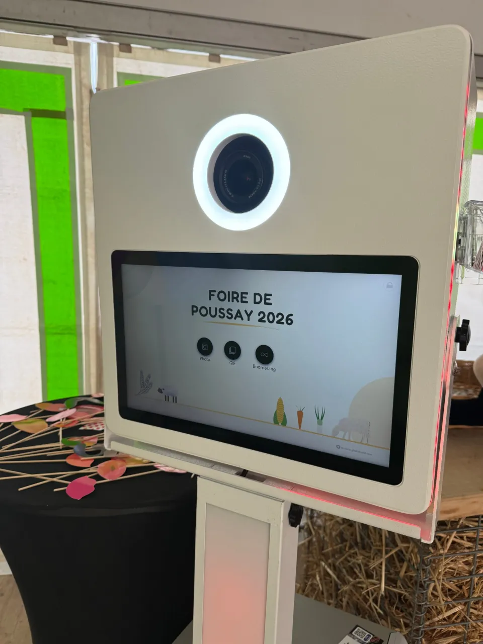Écran d'accueil de la borne : « Foire de Poussay 2026 », frise de la ferme et choix photo, GIF ou boomerang
