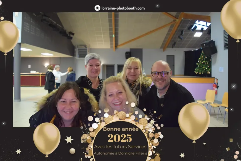 Tirage photobooth des vœux 2025 de Filieris, cadre noir et ballons dorés